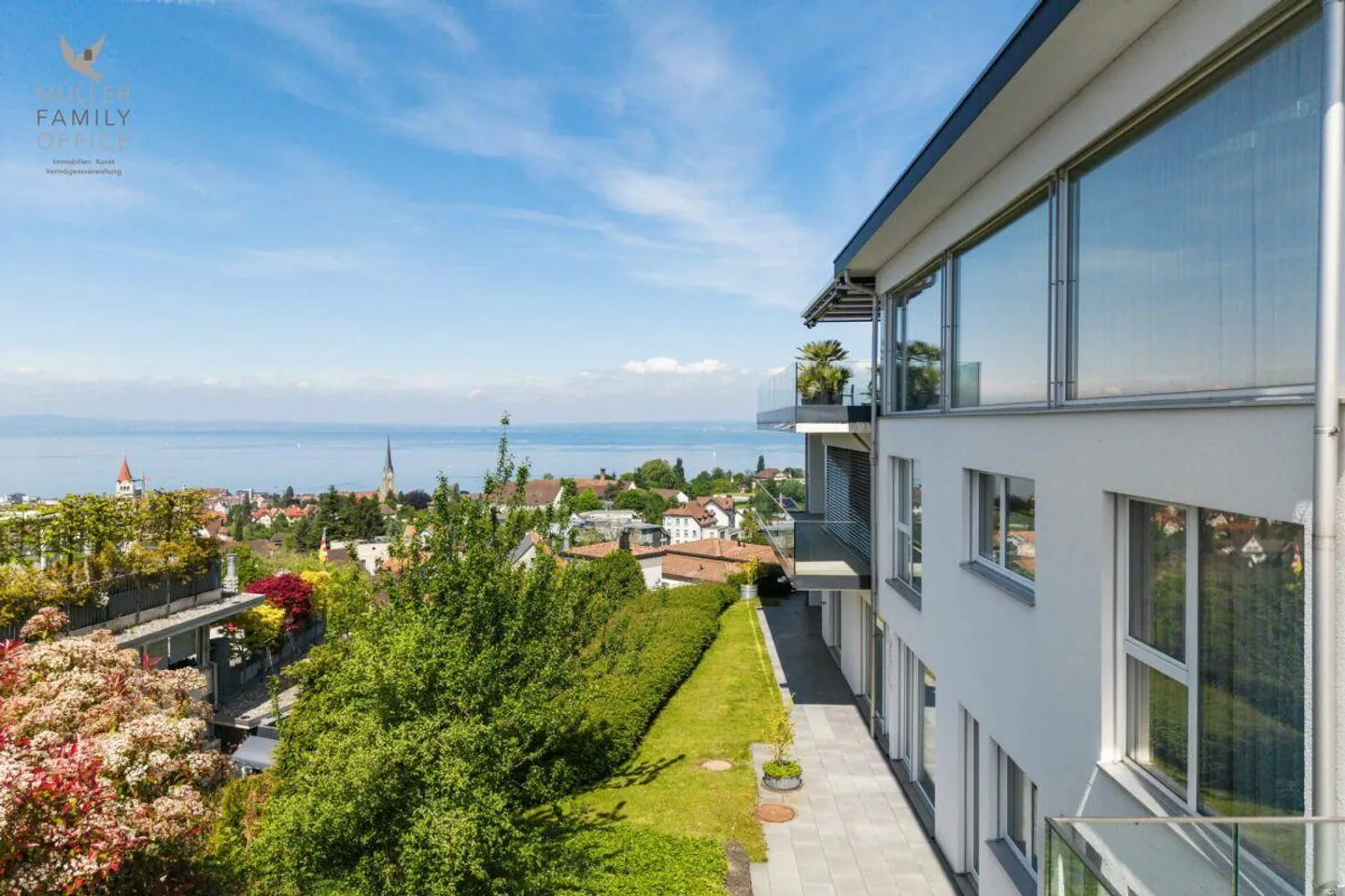 Stilvolle Attika mit Seeblick - Foto 3 von 13