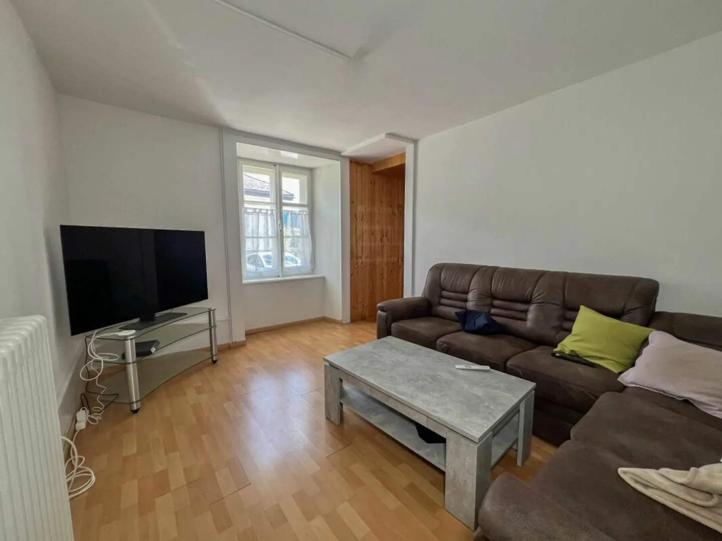 Ideally located building with parking spaces and a yield of 6.5% - Photo 4 of 14