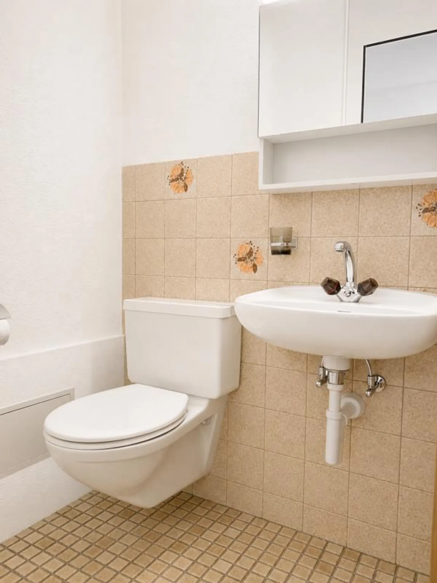 Bright 4.5-room apartment with fireplace and balcony in a quiet location in... - Photo 5 of 6