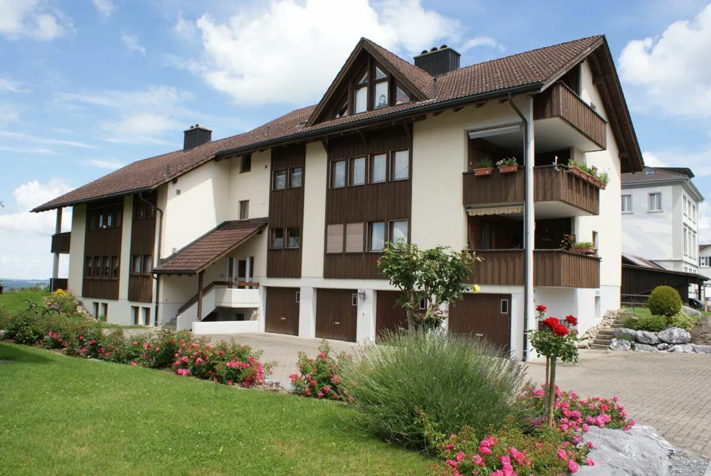 Bright 4.5-room apartment with fireplace and balcony in a quiet location in... - Photo 6 of 6