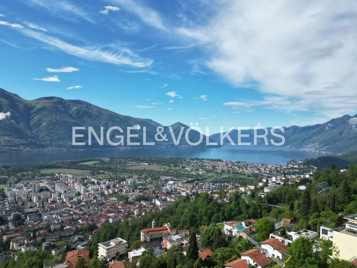 Sonniges Grundstück zur Entwicklung - Foto 1 von 5