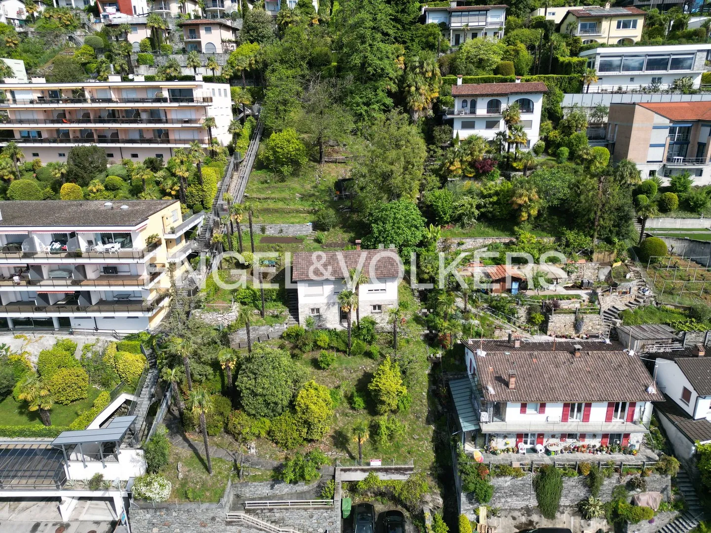 Sonniges Grundstück zur Entwicklung - Foto 4 von 5