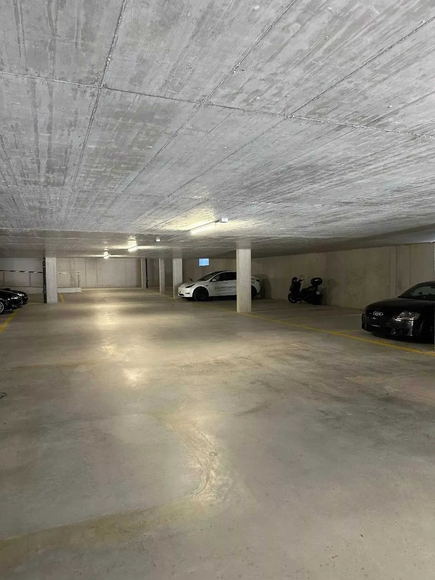 Innenparkplatz zu vermieten - Foto 2 von 2