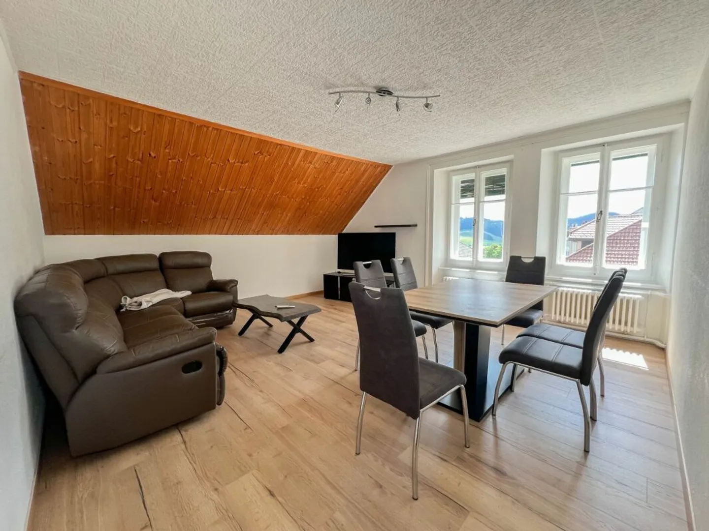 Ideally located building with parking spaces and a yield of 6.5% - Photo 11 of 14