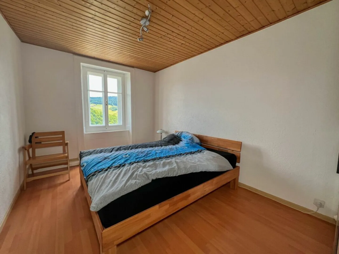 Ideally located building with parking spaces and a yield of 6.5% - Photo 12 of 14