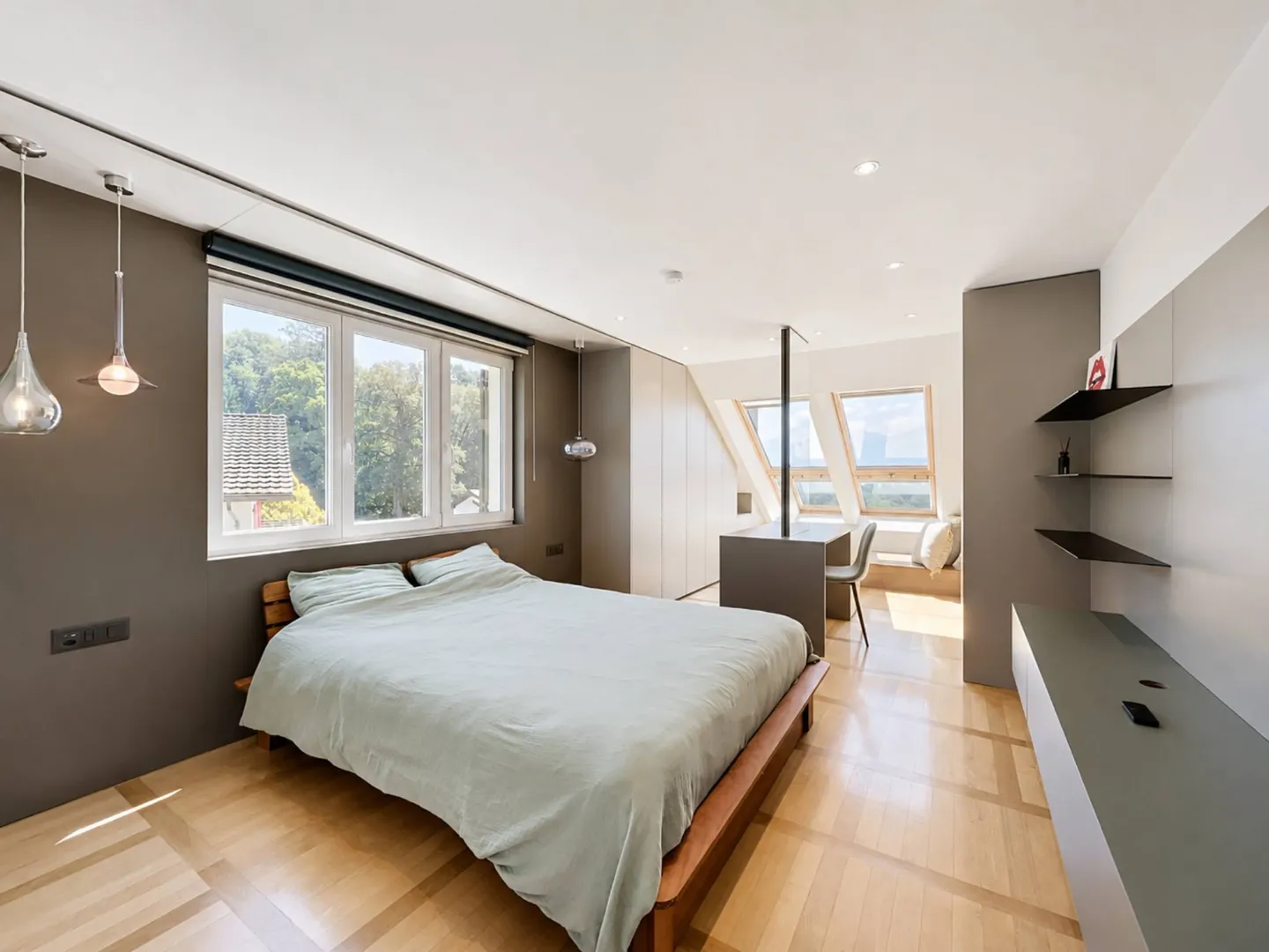 Stunning Villa with Lake View - Photo 4 of 10