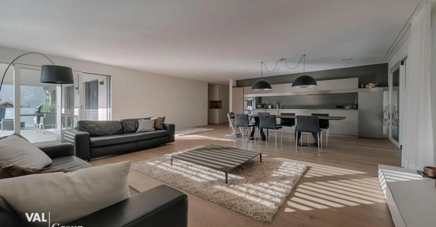 Stunning Apartment with Mountain View - Photo 2 of 12