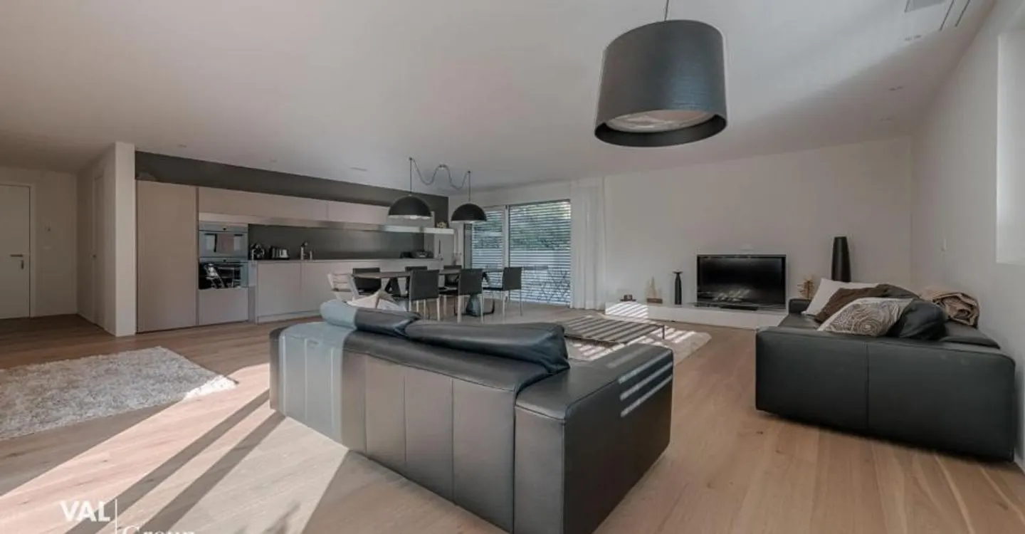 Stunning Apartment with Mountain View - Photo 3 of 12