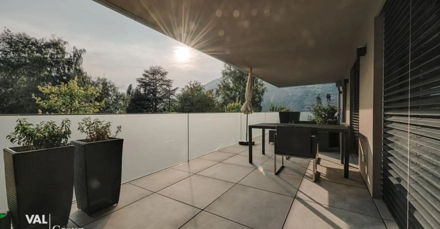 Stunning Apartment with Mountain View - Photo 8 of 12