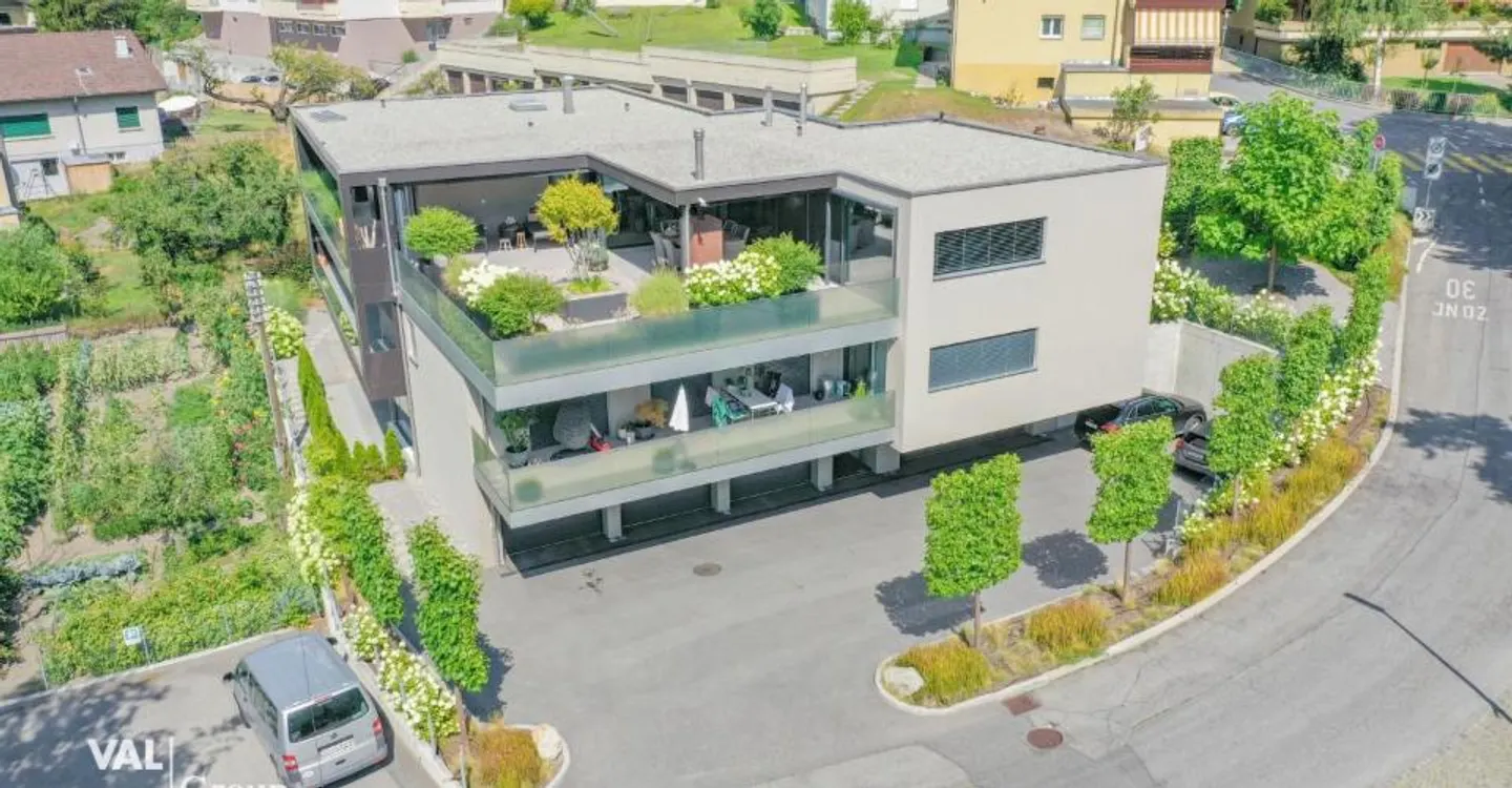 Stunning Apartment with Mountain View - Photo 11 of 12