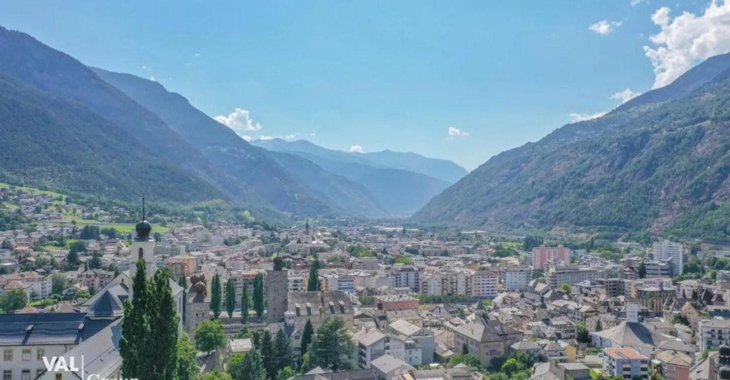 Stunning Apartment with Mountain View - Photo 12 of 12