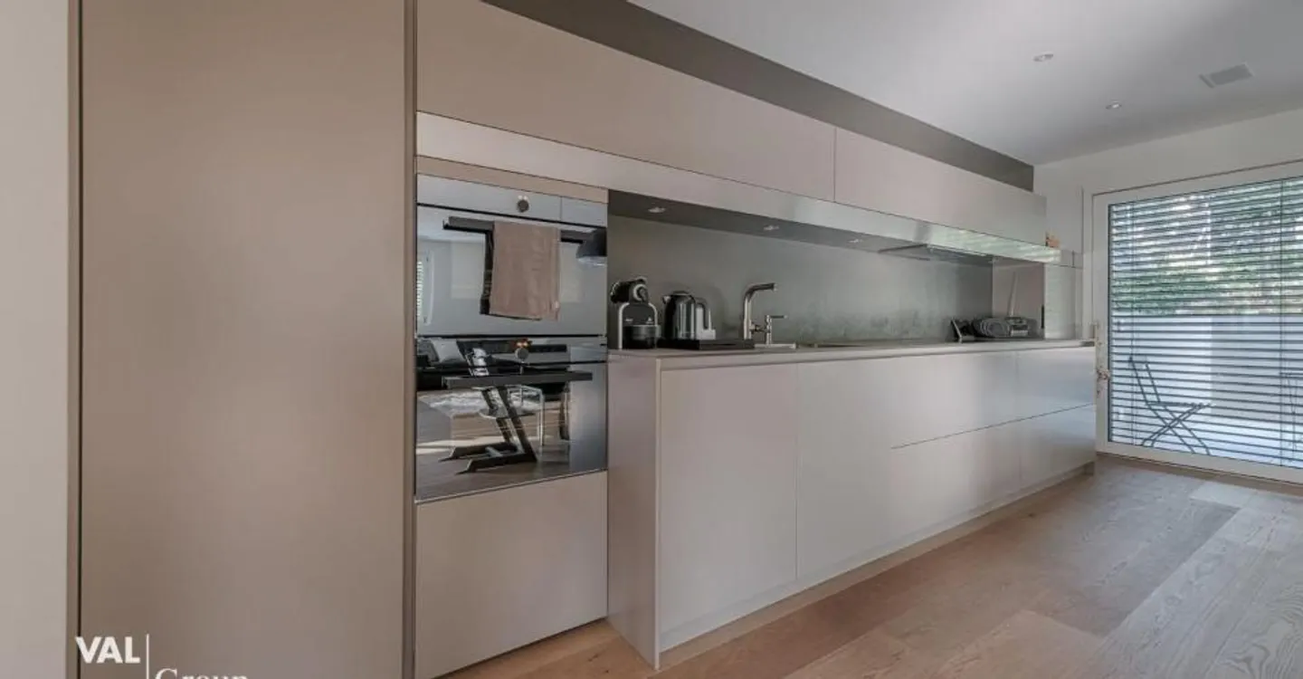 Stunning Apartment with Mountain View - Photo 4 of 12