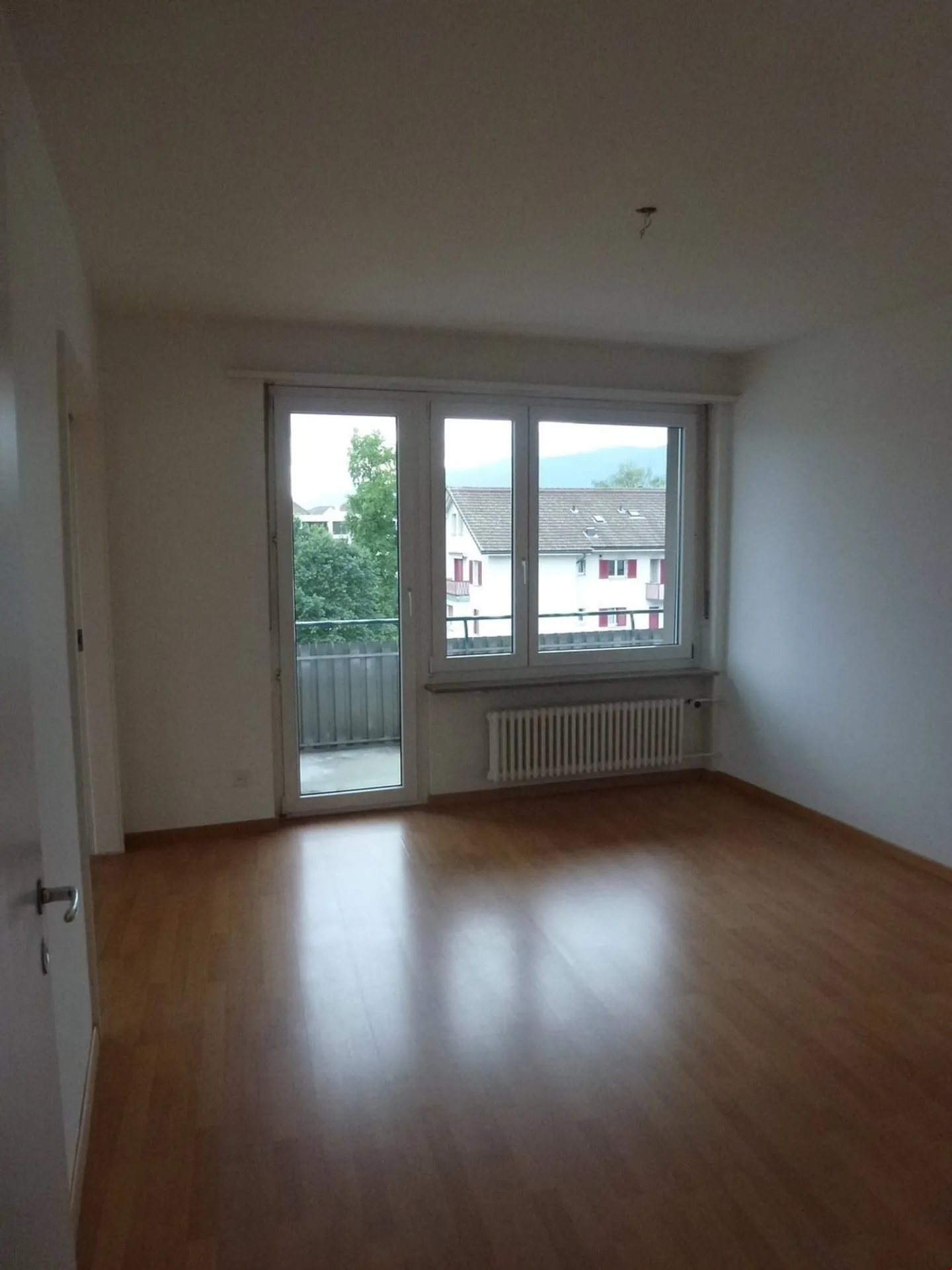 Appartamento spazioso di 4 stanze - Foto 3 di 9