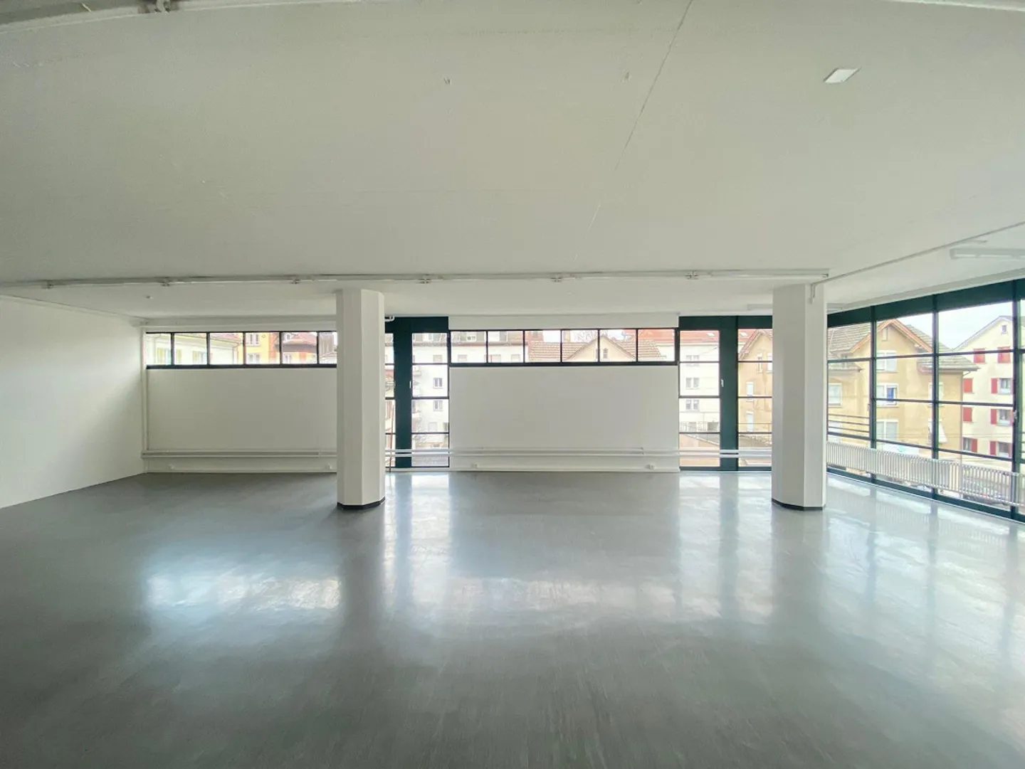 Commercial premises in the West - Photo 5 of 8