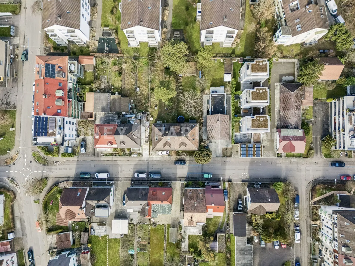 Well-preserved semi-detached house with garden - Photo 8 of 8