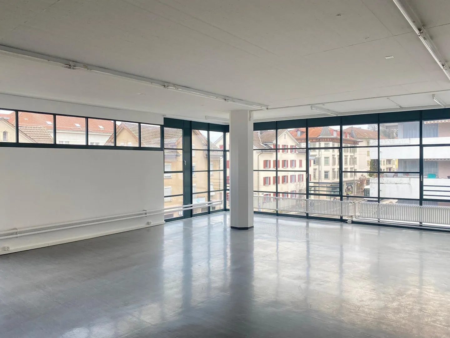 Commercial premises in the West - Photo 7 of 8