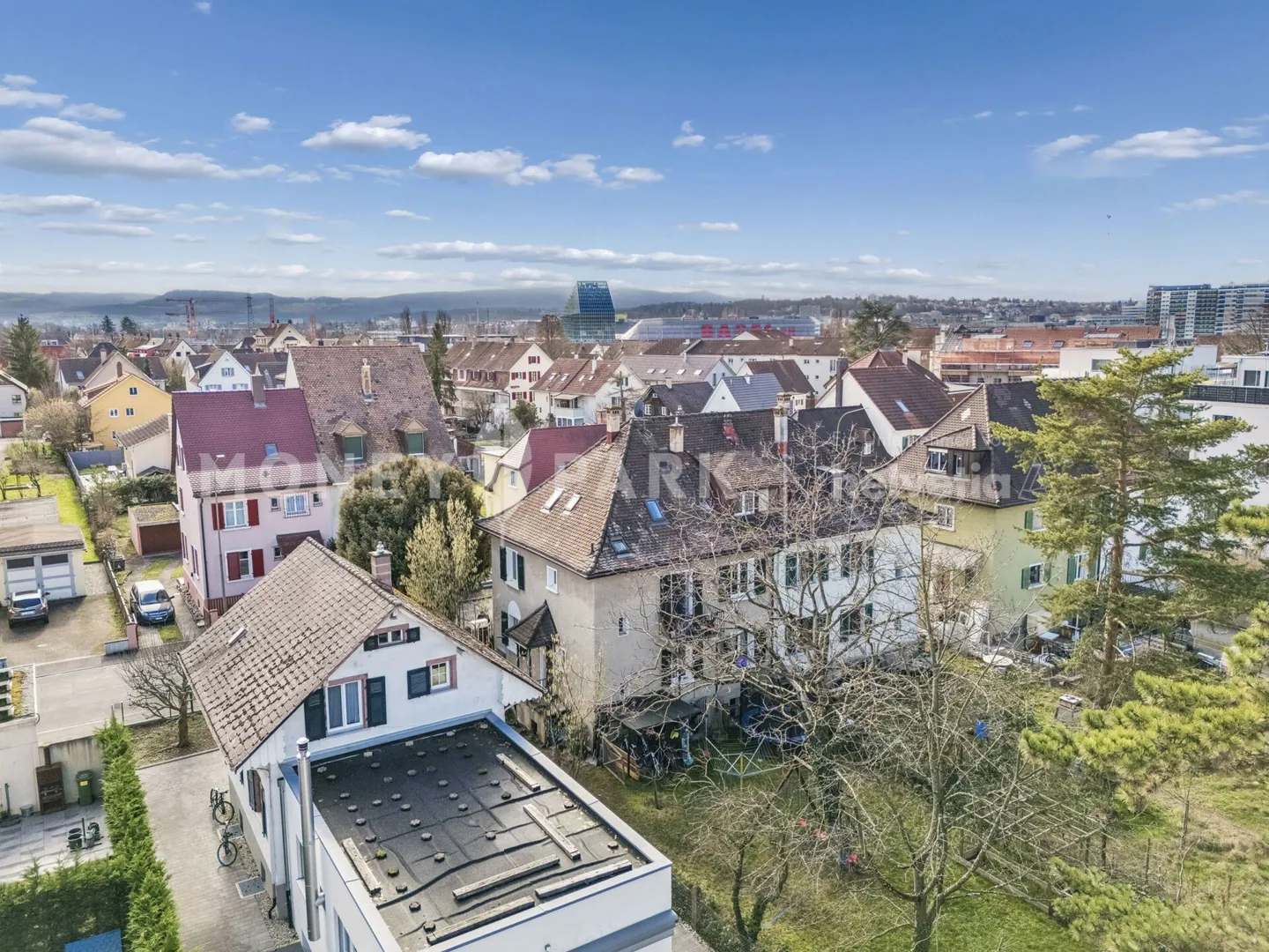 Well-preserved semi-detached house with garden - Photo 3 of 8