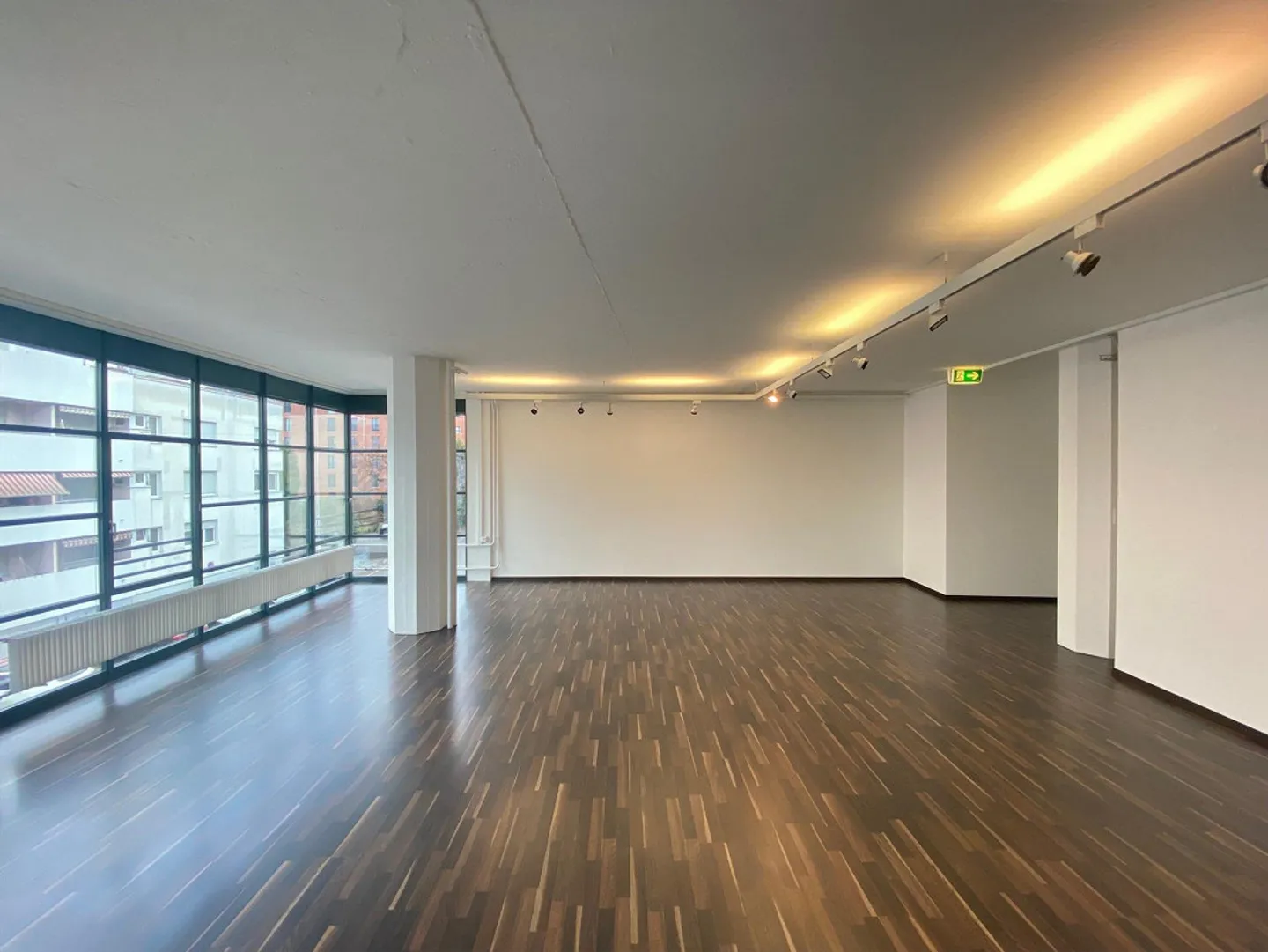 Commercial premises in the West - Photo 4 of 8