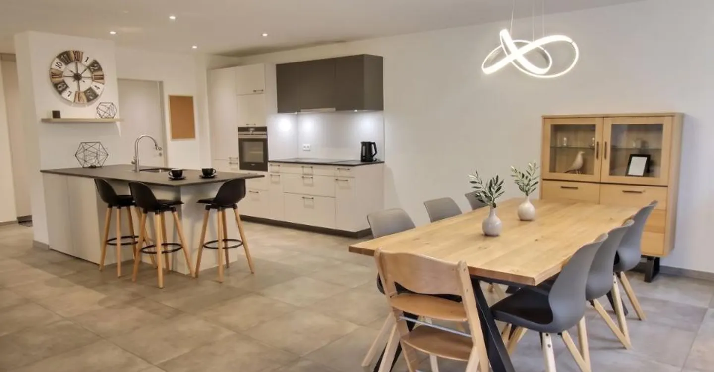 Spacieux appartement de 4,5 pièces de 136 m2, en plein centre de Châtel-St-Denis - Foto 1 von 10
