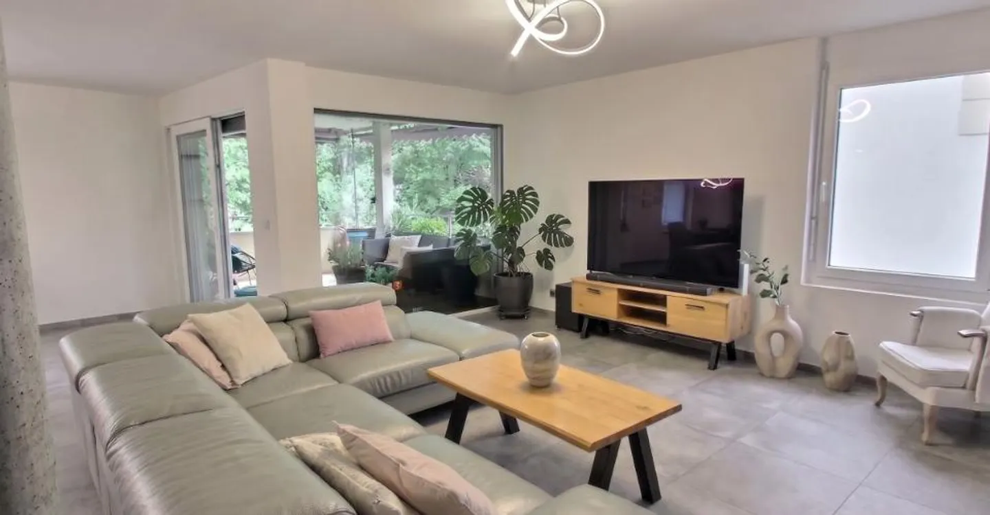 Spacieux appartement de 4,5 pièces de 136 m2, en plein centre de Châtel-St-Denis - Foto 3 von 10