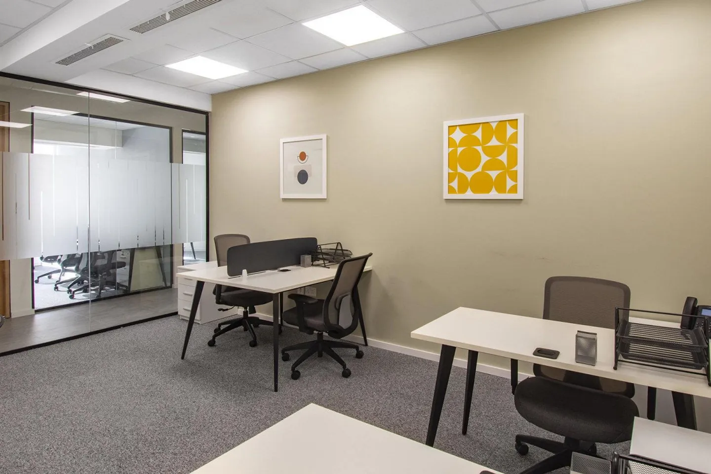 Espace de bureau privé pour 15 personnes à Regus Stauffacher - Photo 1 sur 8