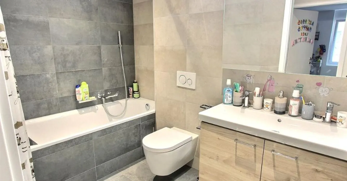 Spacieux appartement de 4,5 pièces de 136 m2, en plein centre de Châtel-St-Denis - Foto 8 von 10