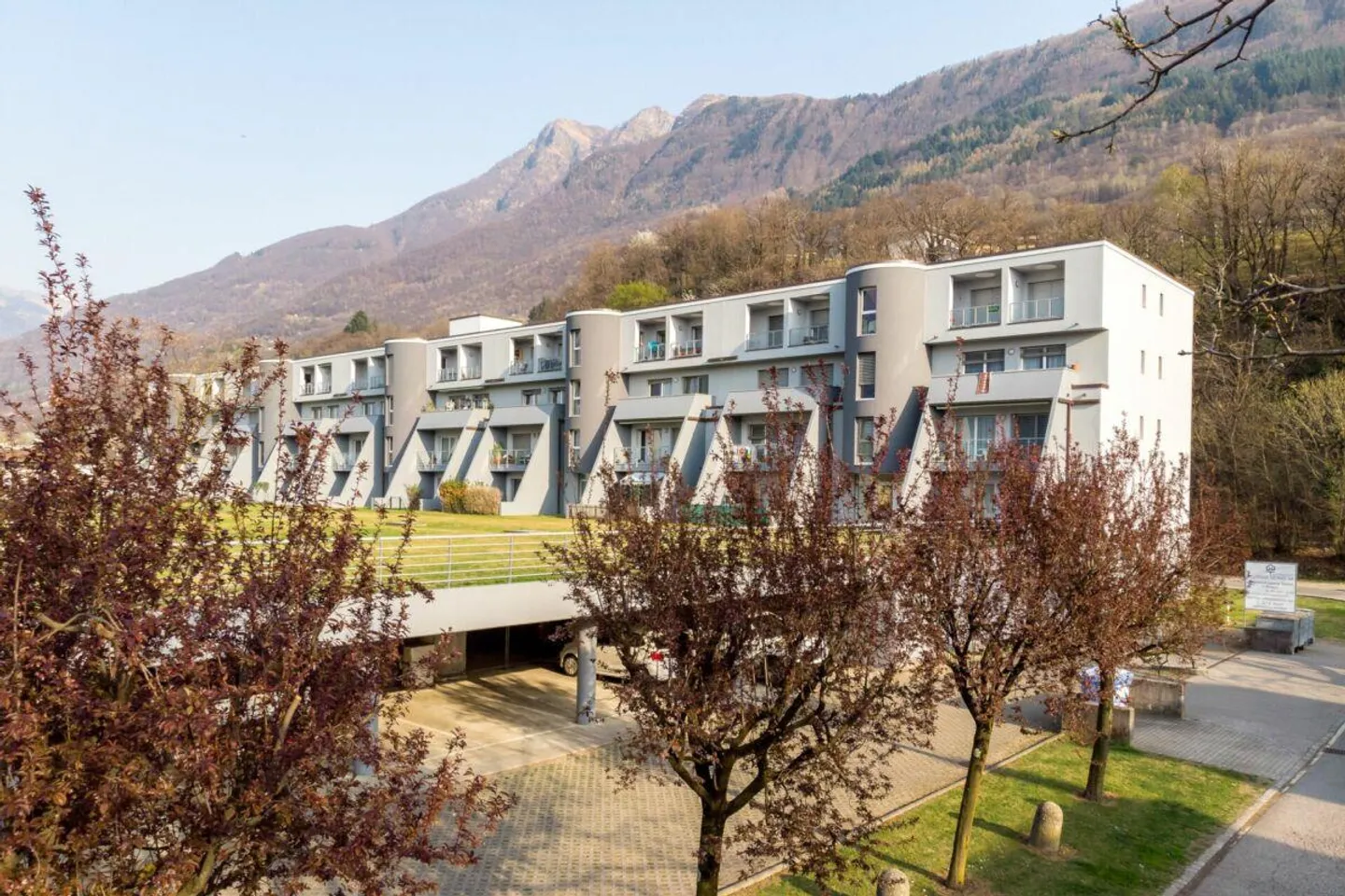 Geräumige Wohnung mit Balkonen - Foto 7 von 9