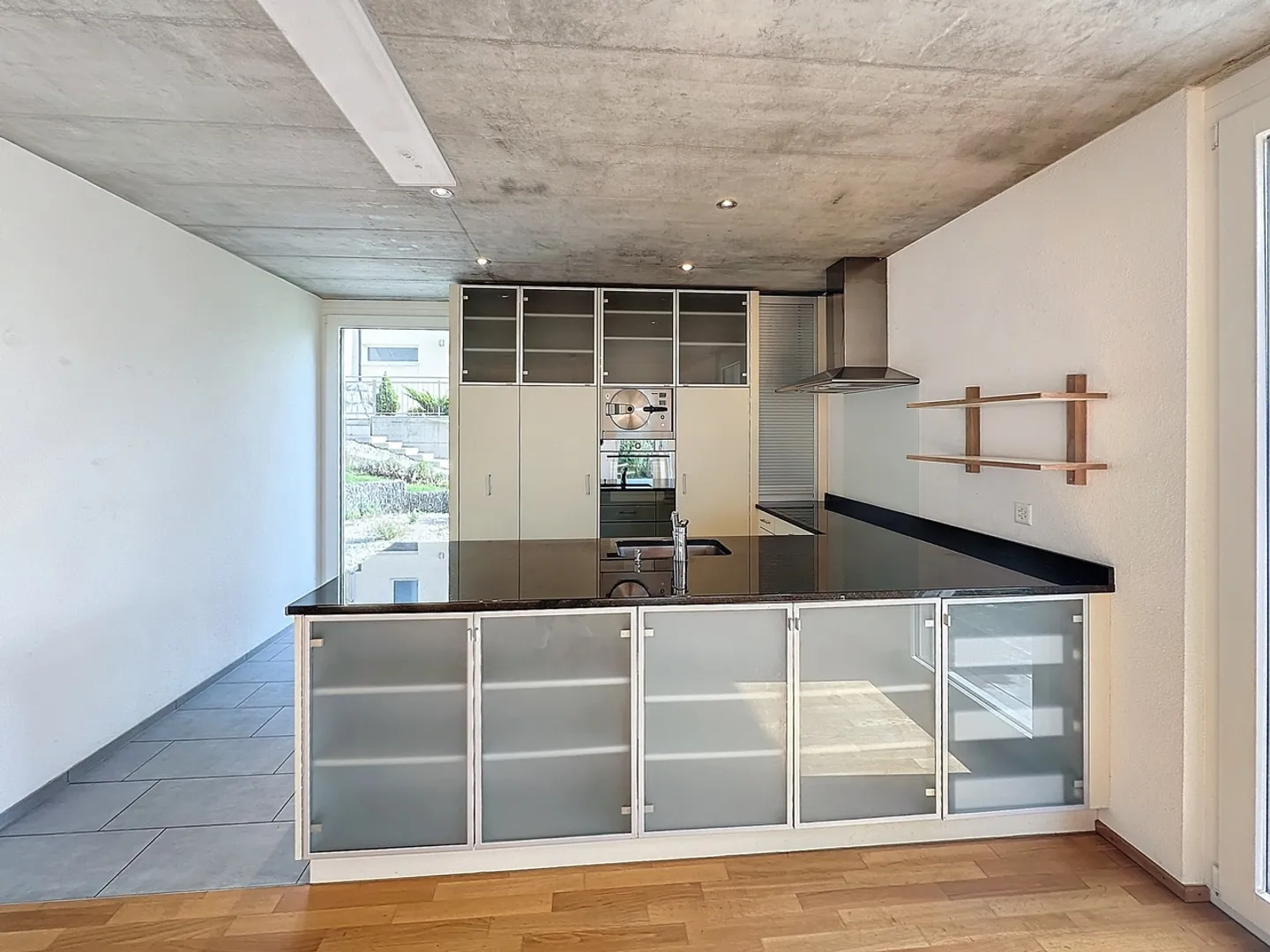 Individual villa with terrace and garden - Photo 3 of 8