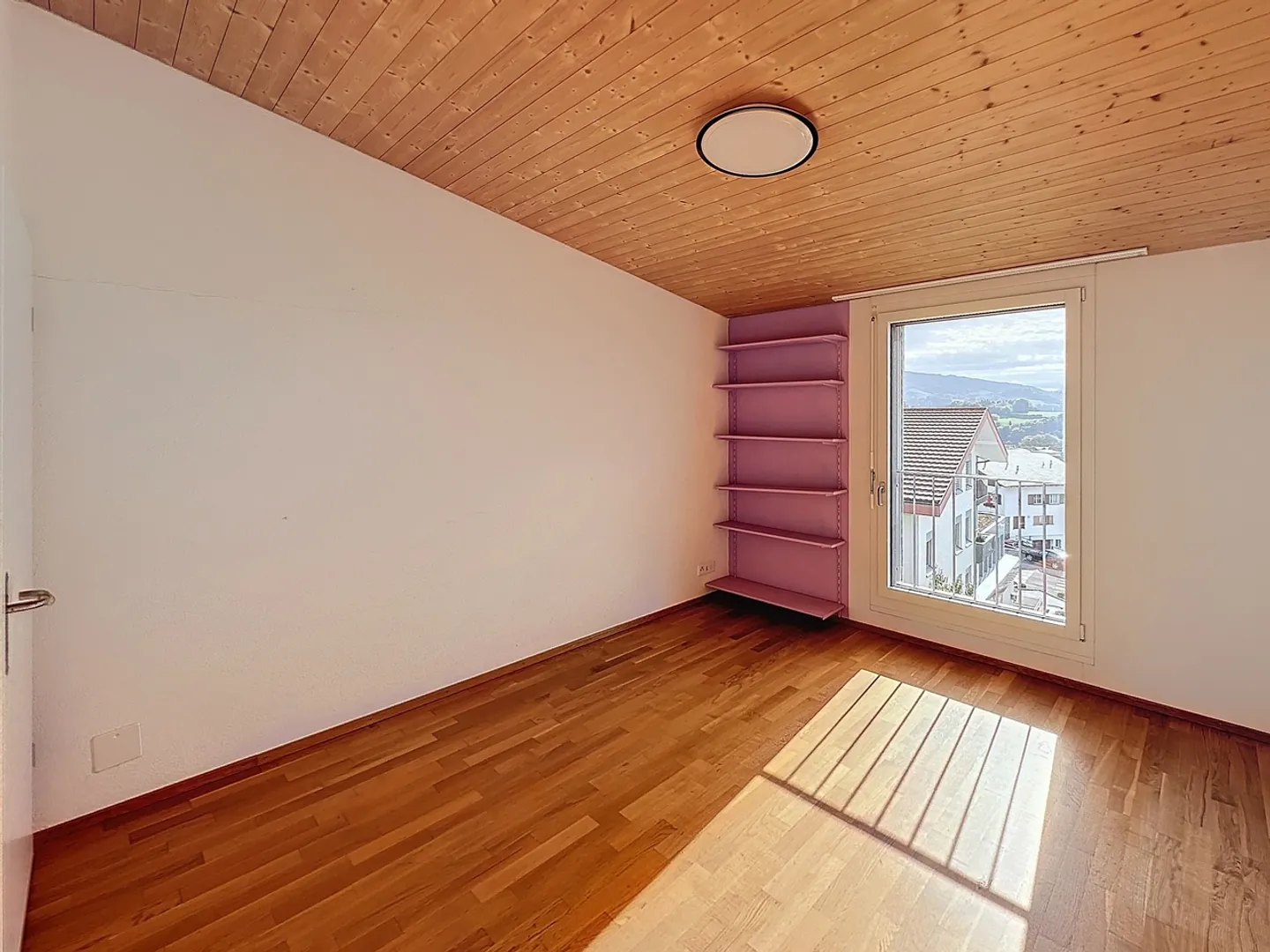 Individual villa with terrace and garden - Photo 5 of 8