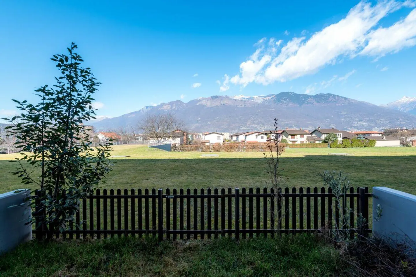 Geräumige Wohnung mit Balkonen - Foto 1 von 9