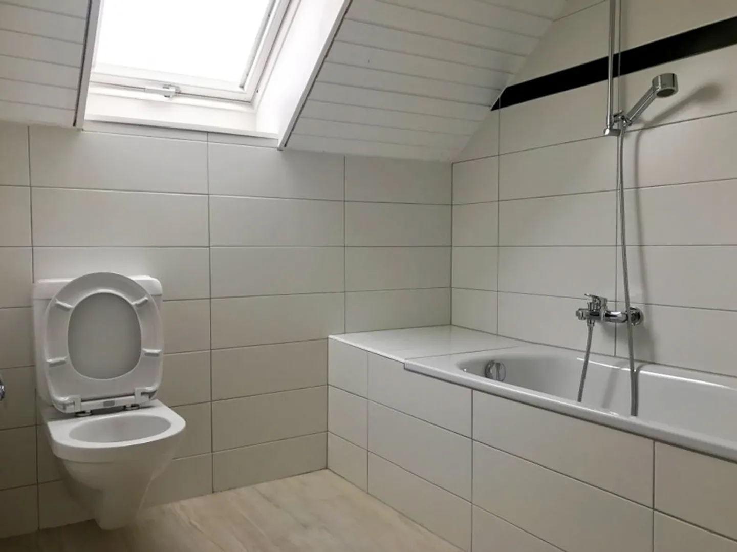 Top Floor 3.5 Rooms - Photo 5 of 11