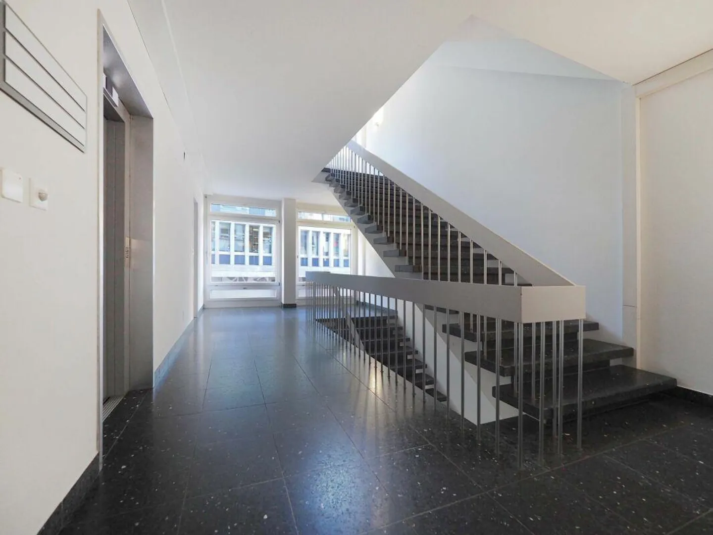 27 m² Bureau / Salle de Pratique au Cœur de St. Gallen - Photo 6 sur 7