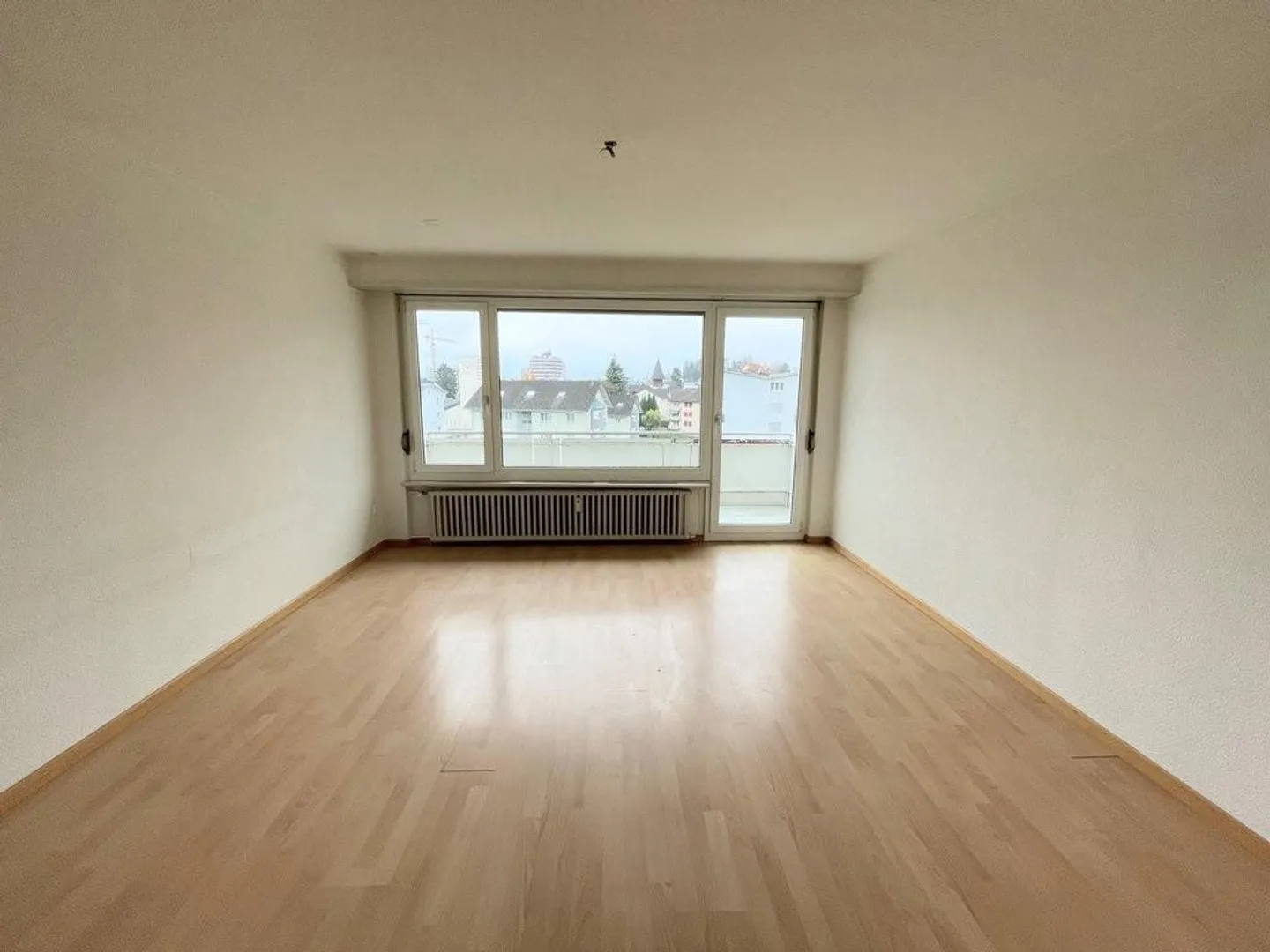 Appartamento luminoso e ben curato con balcone! - Foto 2 di 10