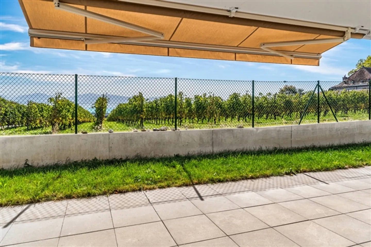 Nouvel appartement au cœur des vignobles, terrasse et jardin avec vue - Photo 3 sur 10