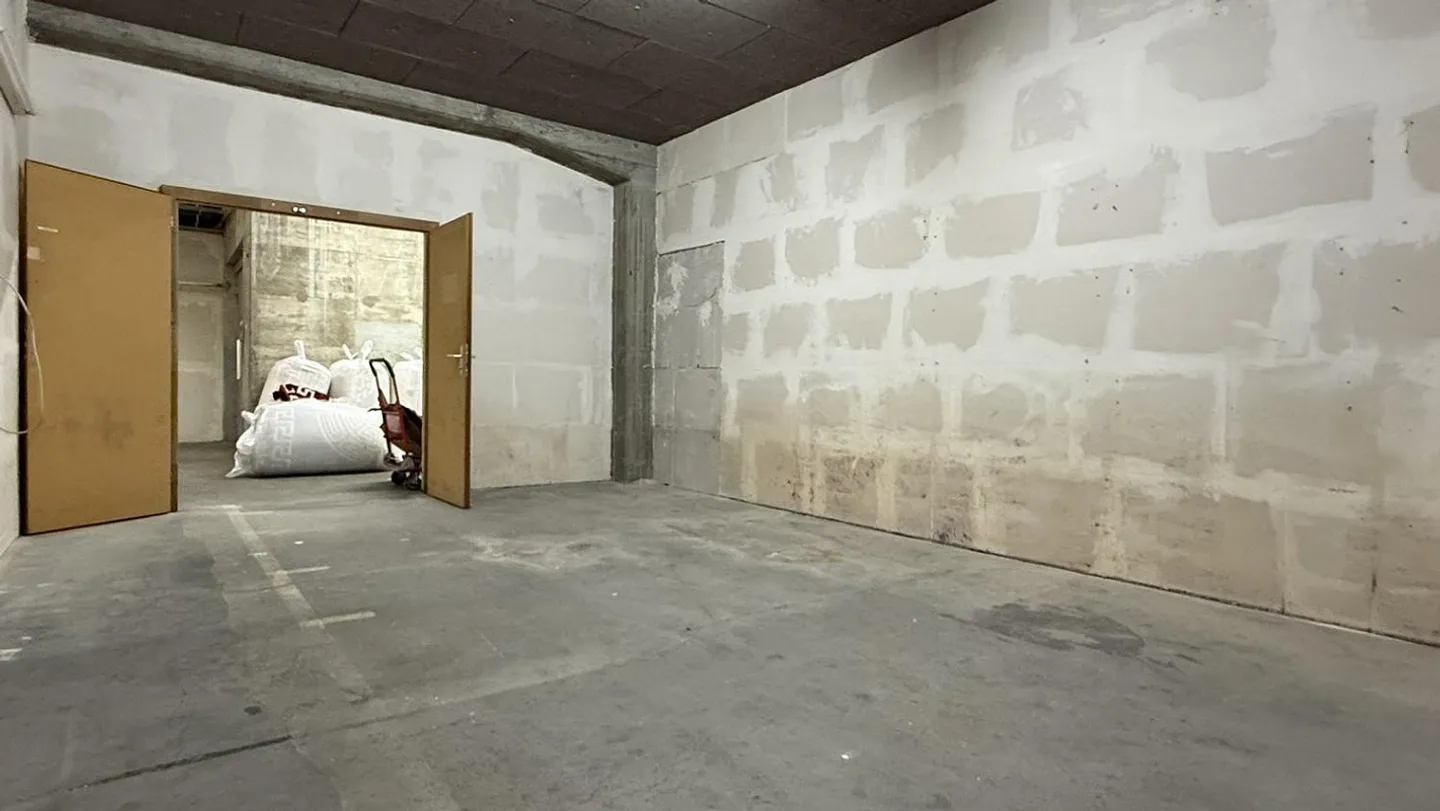 Warehouse for rent in a central location! - Photo 1 of 2