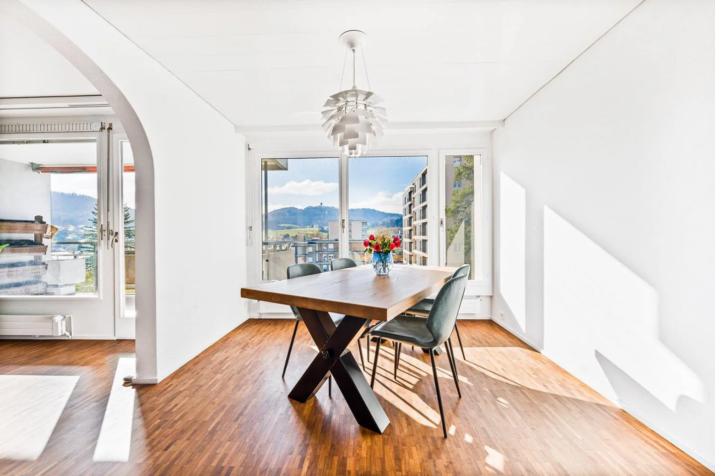 Grosszügige Wohnung mit modernem Ausbau - Foto 3 von 11