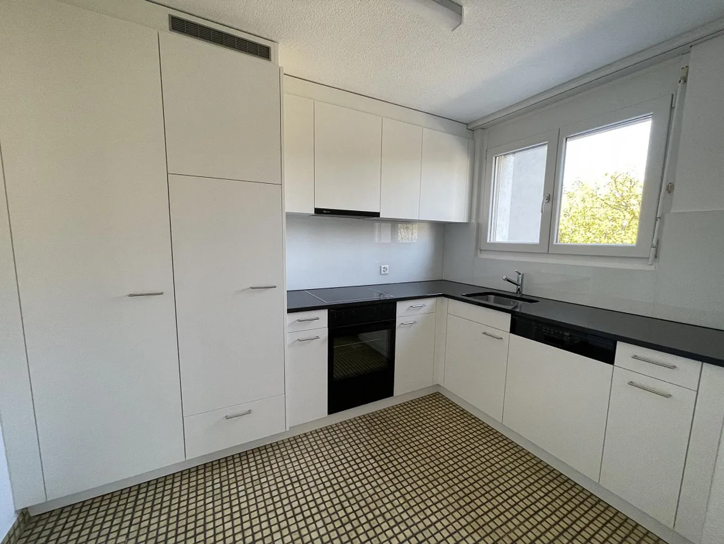 3.5-Room City Apartment - Photo 3 of 6