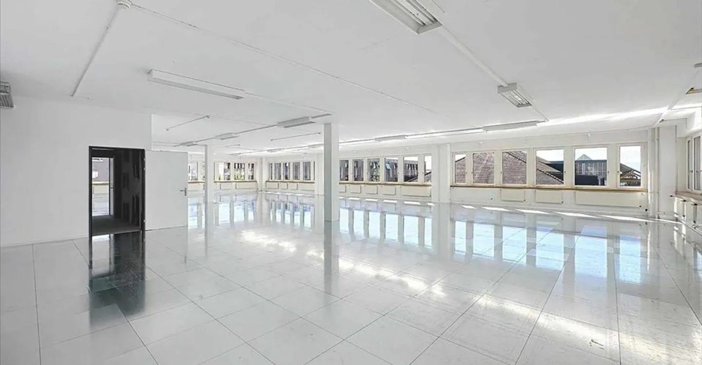 Mischgenutztes Gebäude mieten - Foto 3 von 10