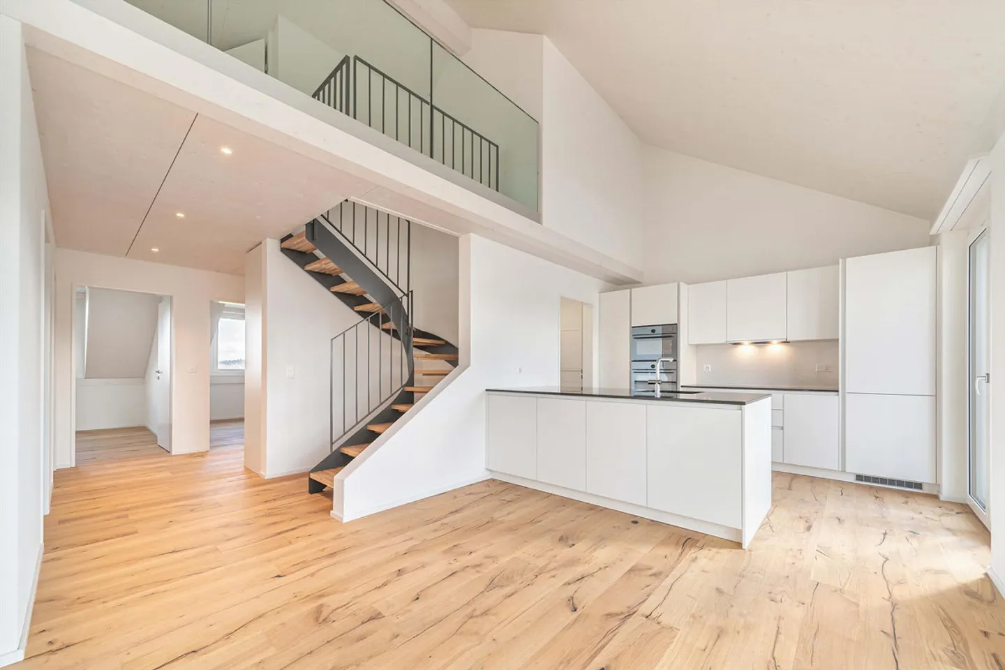 Newly built and quietly located 4.5 room apartment - Photo 2 of 17