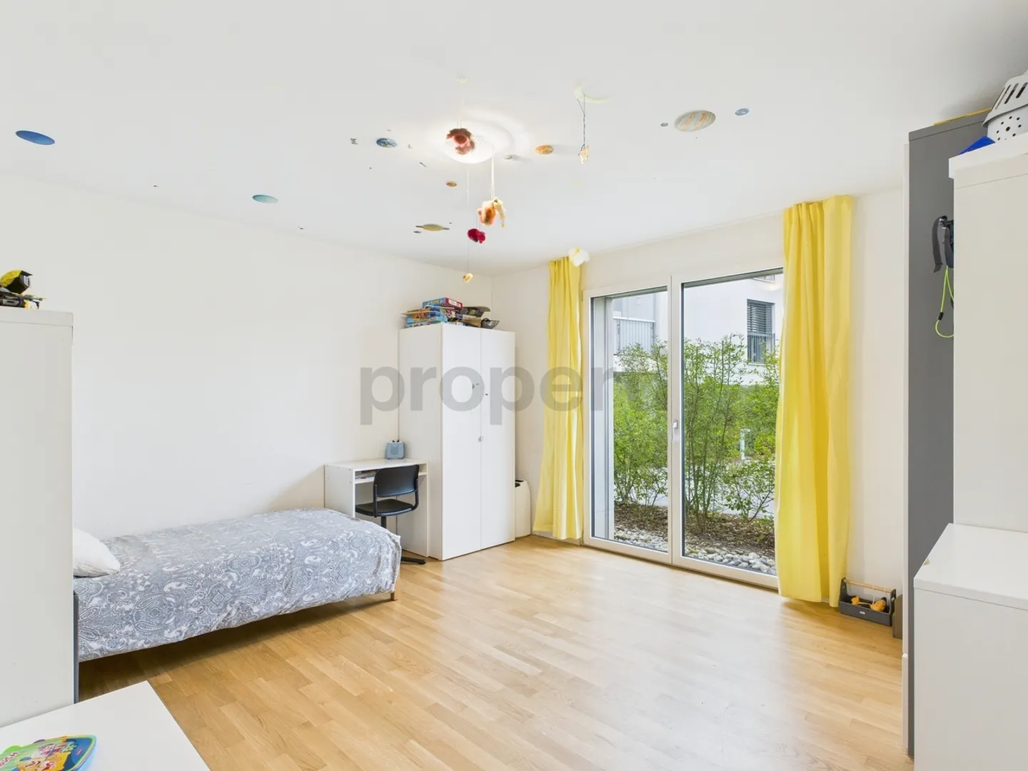 Appartement de jardin moderne et familial de 4,5 pièces incluant deux grands ateliers - Photo 7 sur 12