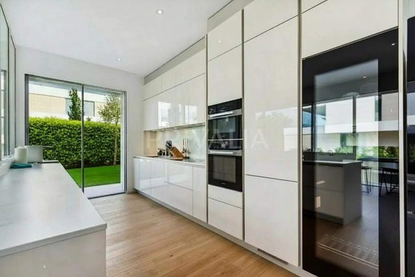 Magnificent 5-room apartment with private garden in the heart of Cologny - Photo 2 of 5