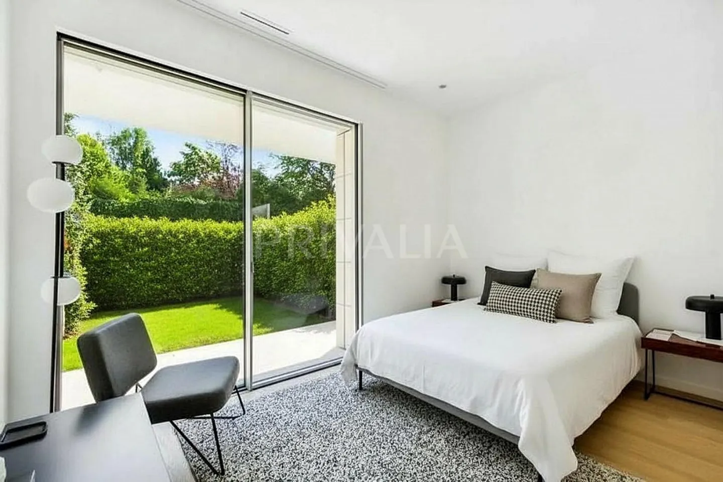 Magnificent 5-room apartment with private garden in the heart of Cologny - Photo 3 of 5