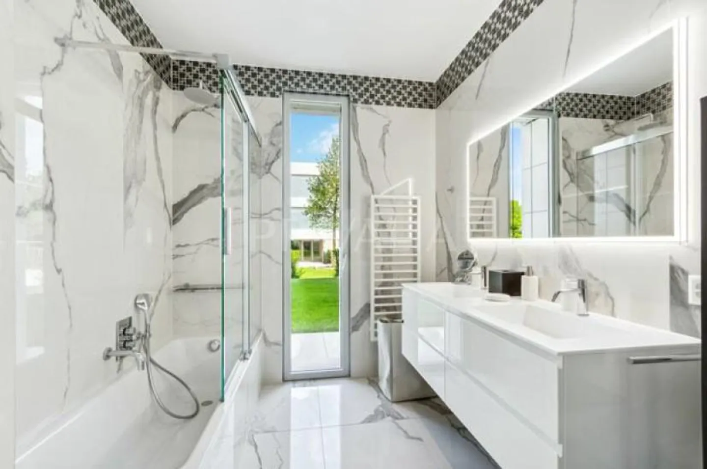 Magnificent 5-room apartment with private garden in the heart of Cologny - Photo 4 of 5