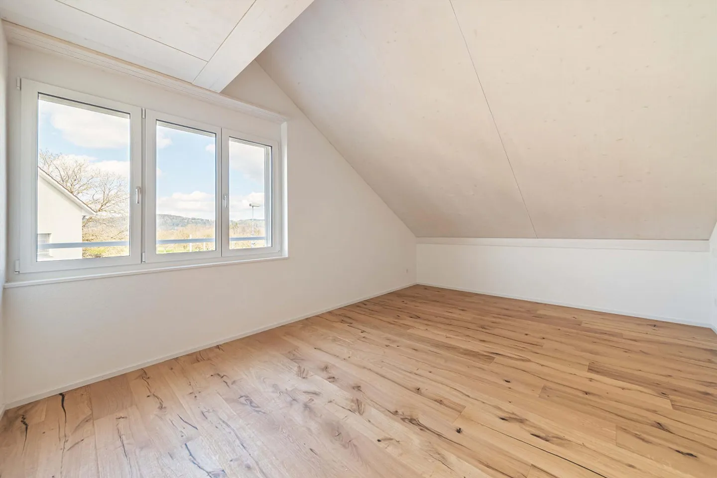 Newly built and quietly located 4.5 room apartment - Photo 9 of 17