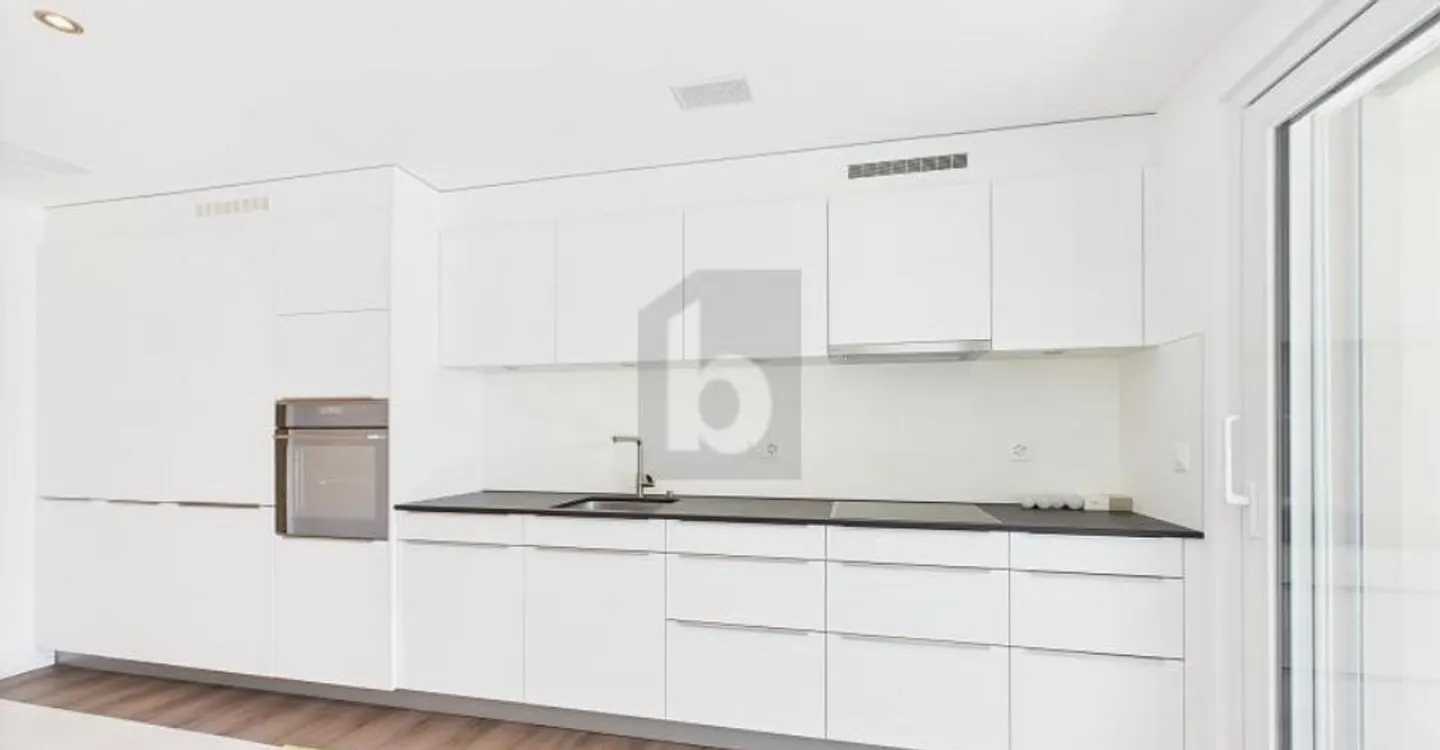 Modern Apartment in Quiet Area - Photo 3 of 5