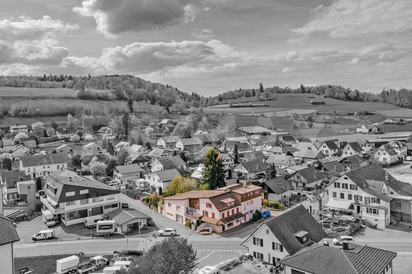 Mehrfamilienhaus mit Potenzial - Foto 2 von 11