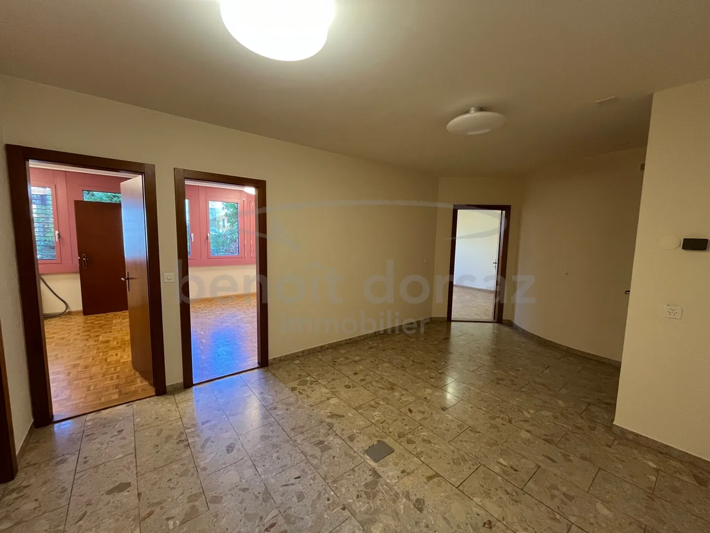 Büro 4.5 Zimmer - Foto 2 von 8