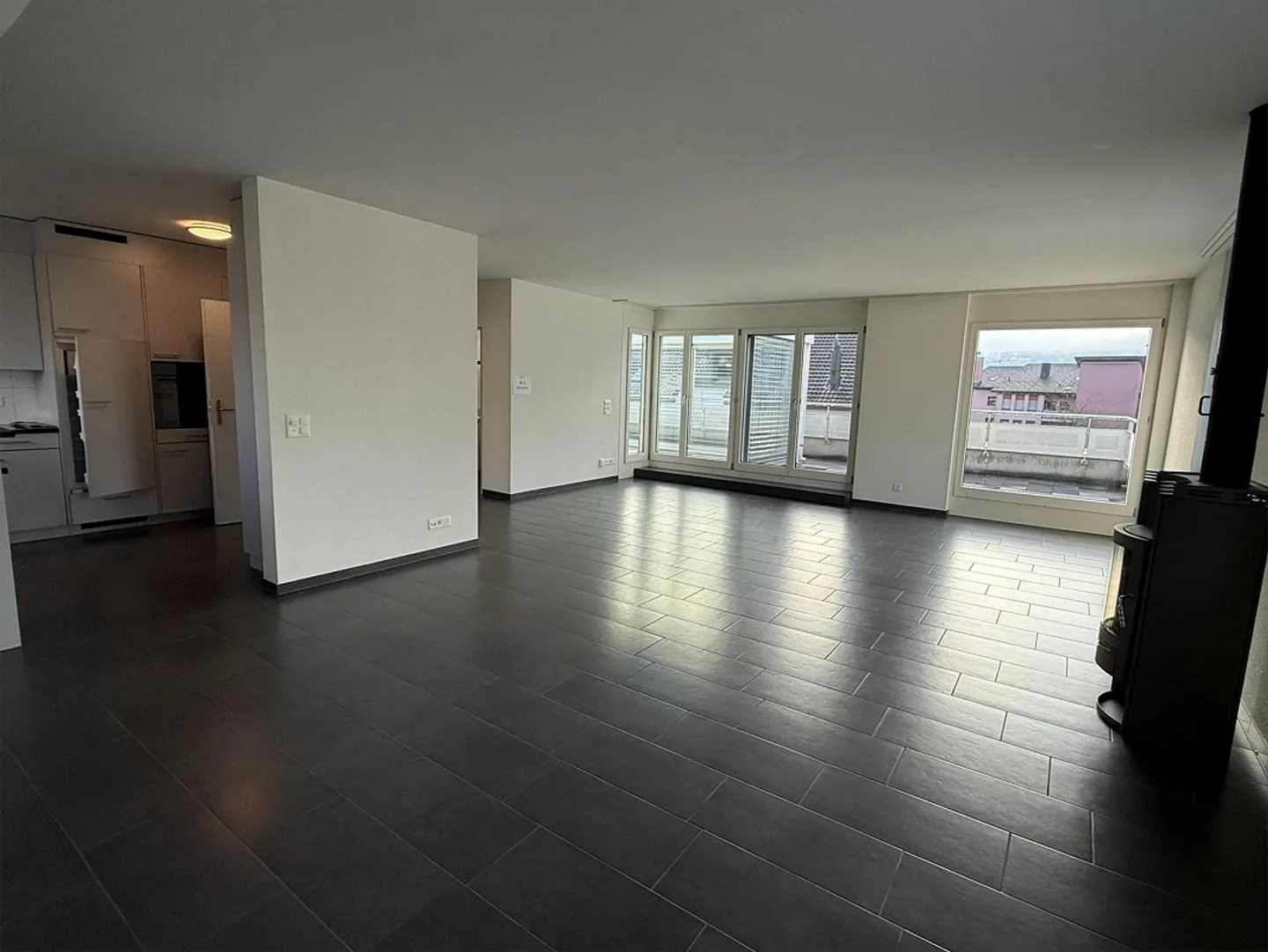 Appartamento mansardato di 4,5 locali (148 m2) nel centro di Jona SG - Foto 2 di 7