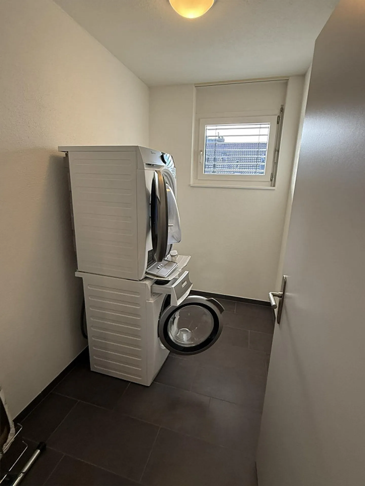 Appartamento mansardato di 4,5 locali (148 m2) nel centro di Jona SG - Foto 3 di 7