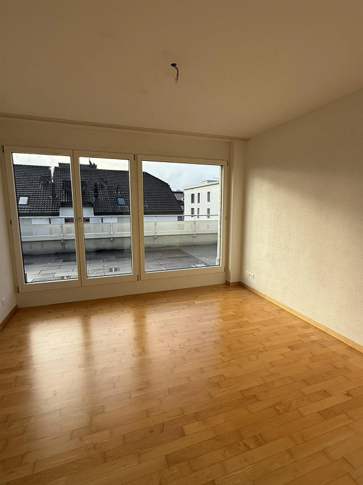 Appartamento mansardato di 4,5 locali (148 m2) nel centro di Jona SG - Foto 4 di 7